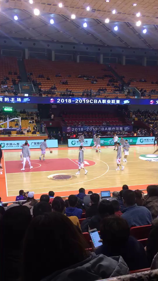 开云体育平台APP-一触即发比赛，全队教练组连夜研究对手的简单介绍