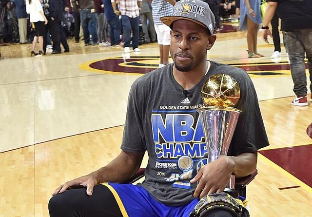 开云体育官方网站-篮球比赛中一位新秀崭露头角