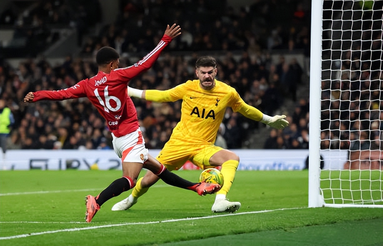 开云体育官网-曼联主帅赞扬球员拼搏精神，誓夺冠军