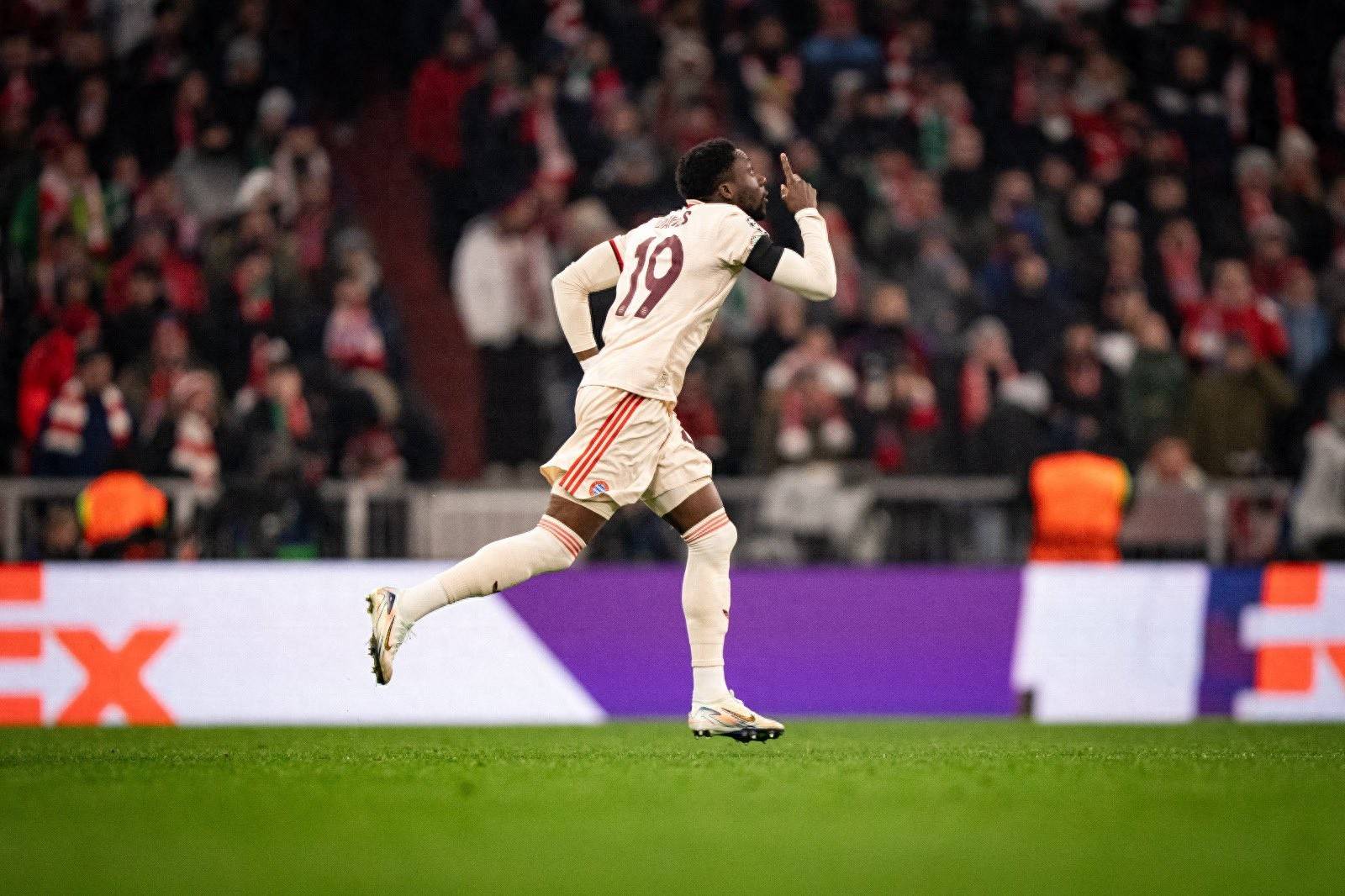 开云体育官网-包含拜仁大胜，士气高涨期待晋级的词条