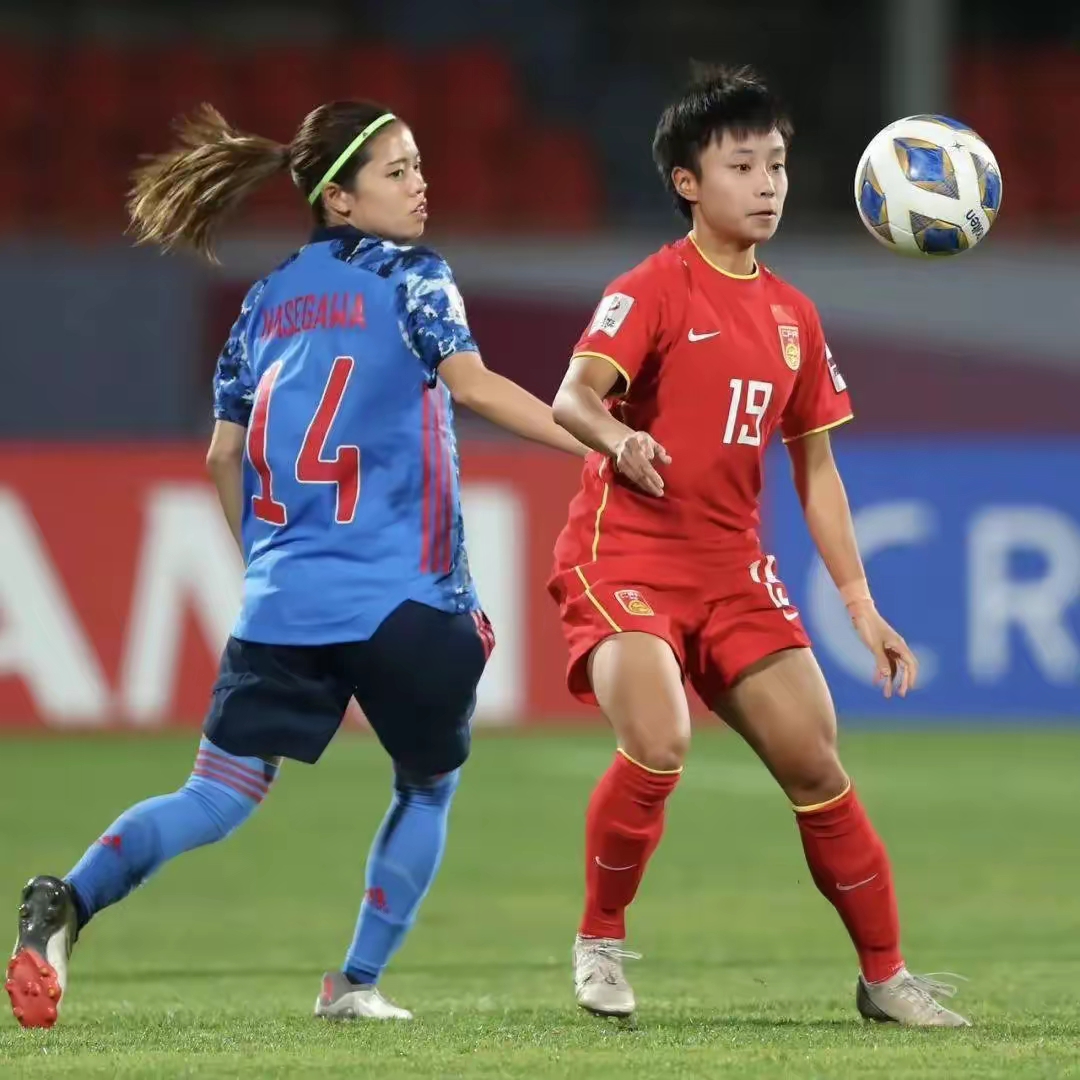 关于女足大赛充满悬念，球员们拼尽全力的信息