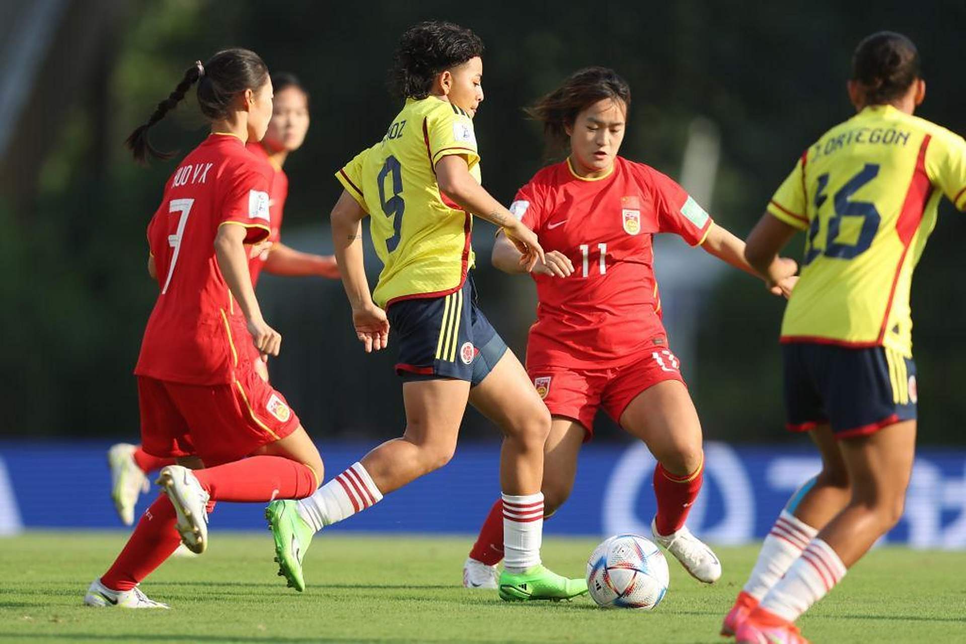 中国女足挑战世界强队,实力不容小觑 中国女足挑战世界强队,实力不容小觑