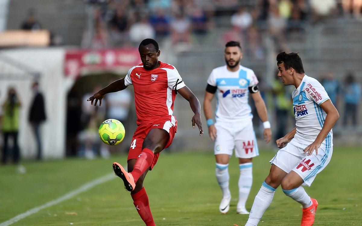 开云平台-洛里昂对阵兰斯的比赛中遇到强大挑战