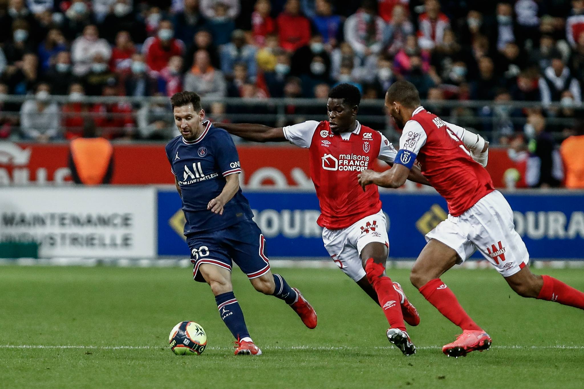 洛里昂对阵兰斯的比赛中遇到强大挑战 洛里昂对阵兰斯的比赛中遇到强大挑战