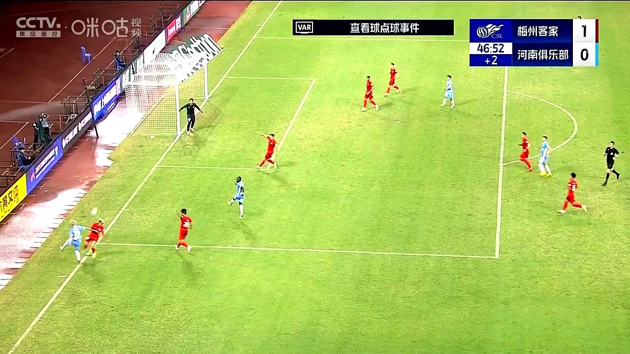 比赛中球队防守漏洞百出,对手轻松得分 比赛中球队防守漏洞百出,对手轻松得分