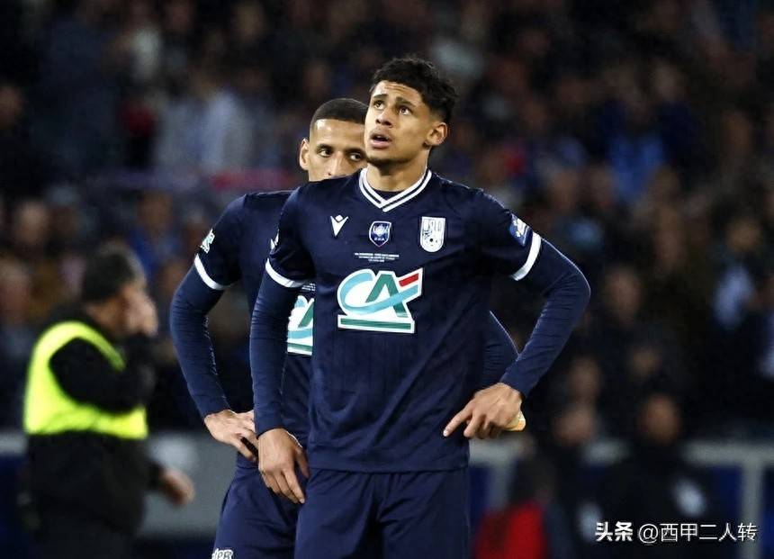 巴黎圣日耳曼主场惨遭逆转，被里昂逆转