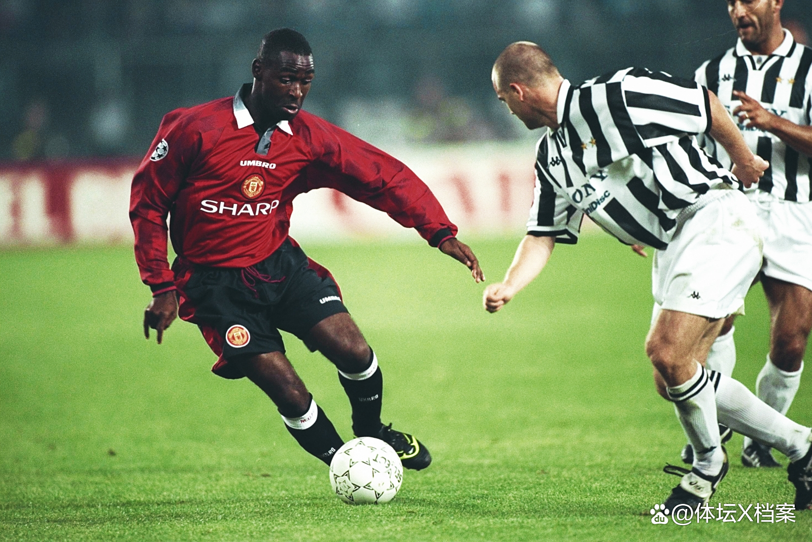 关于射手榜变动频繁，英超前锋争夺激烈的信息