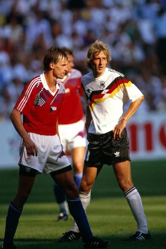 斯洛伐克队取胜，晋级下一轮