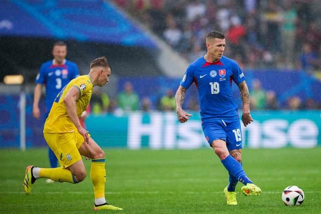 包含北马其顿队大败德国无缘欧洲杯赢得晋级资格的词条