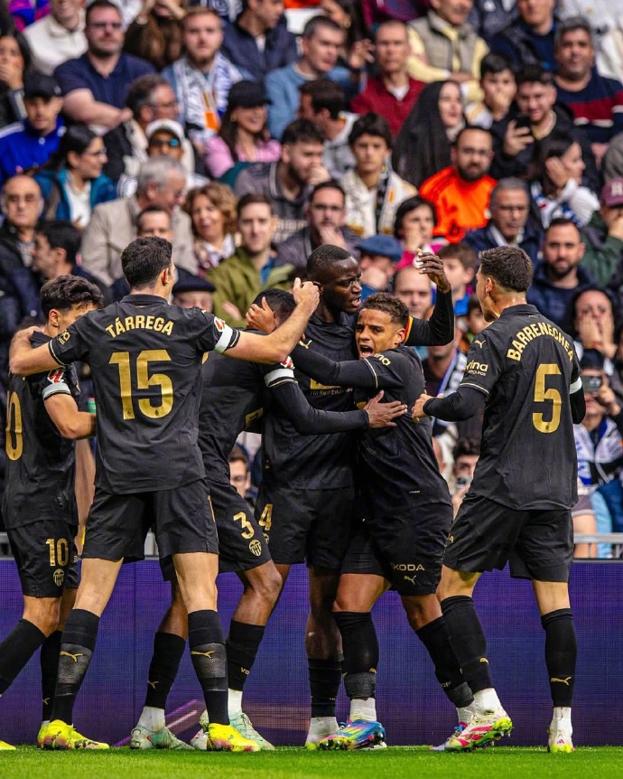 瓦伦西亚战胜对手，重返联赛前四