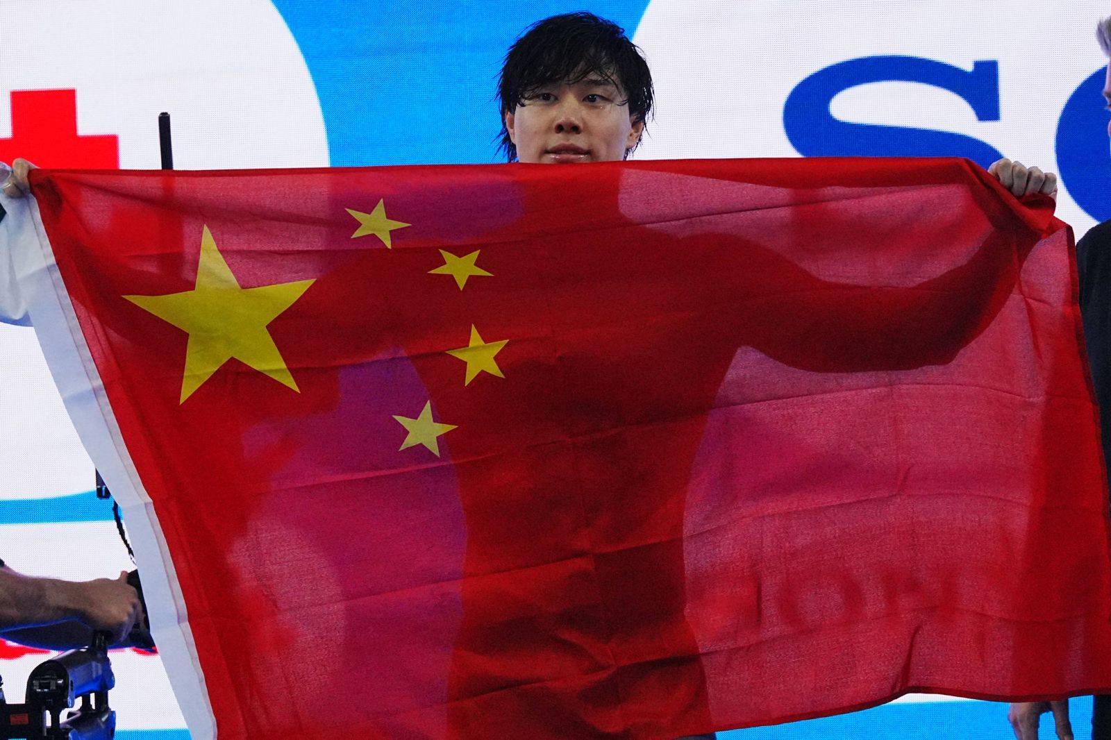 游泳冠军夺金如鱼得水，再创佳绩的简单介绍