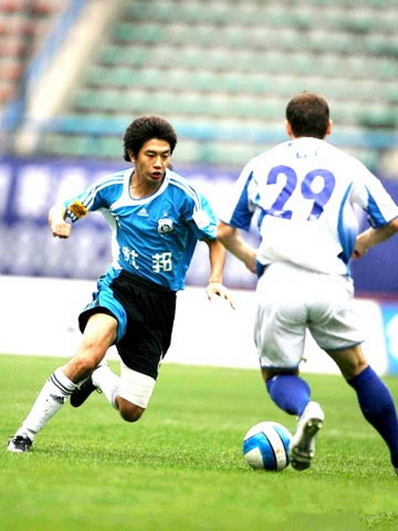 开云体育在线-大连实德球队备战决赛，冲击冠军