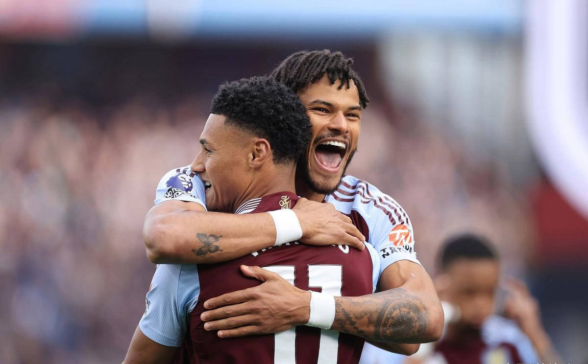 关于场上冲突频频,英超战局胶着不下的信息 关于场上冲突频频,英超战局胶着不下的信息