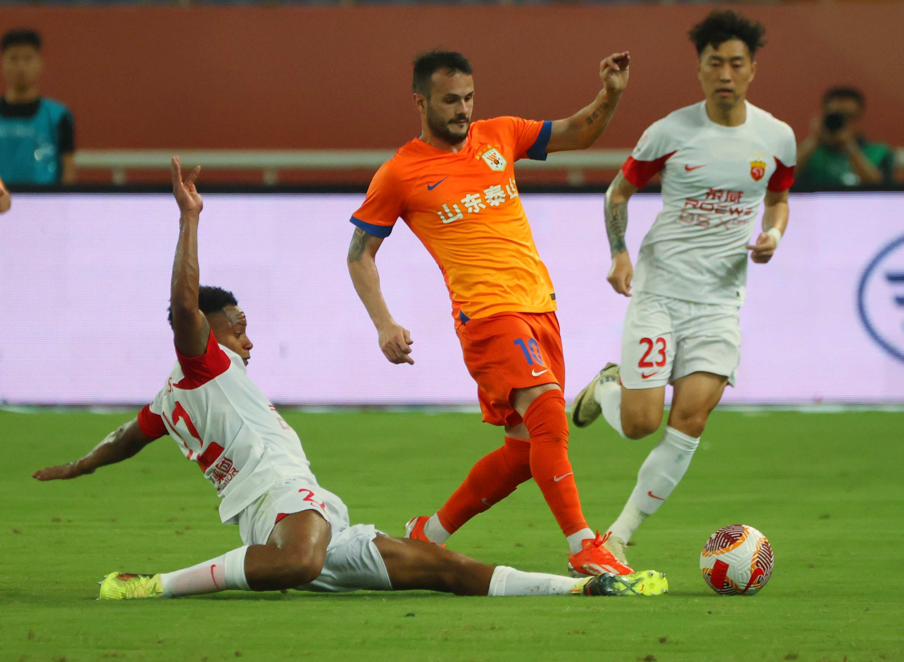 山东泰山主场取胜，实现主场连胜