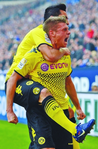 开云体育-沙尔克遇强敌失利，卫冕冠军颓势暴露的简单介绍