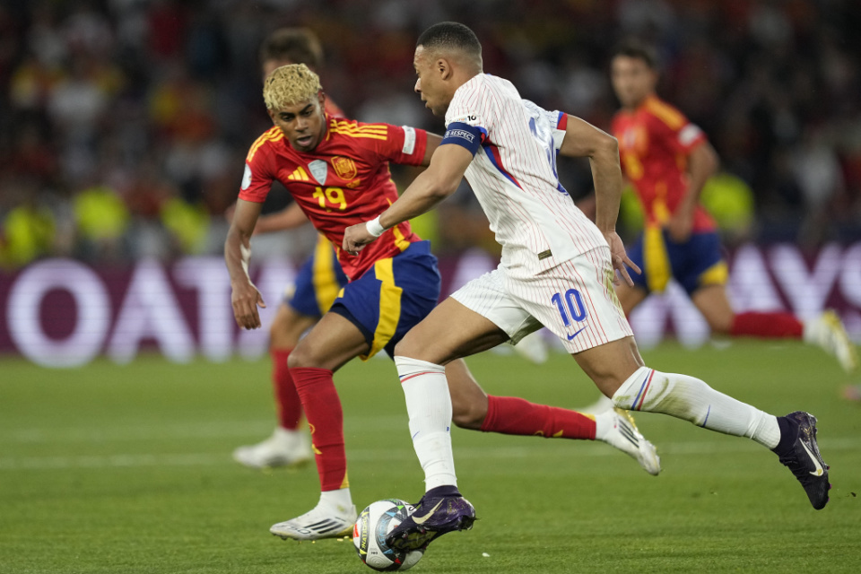 关于欧洲杯资格被争夺,强强对话引爆全场的信息 关于欧洲杯资格被争夺,强强对话引爆全场的信息