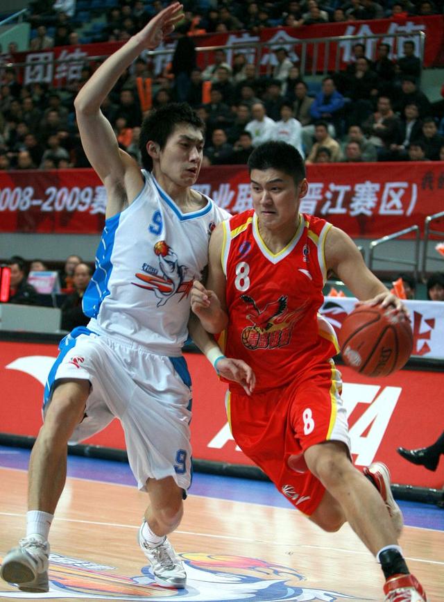 纷争激烈,各队争夺胜利 纷争激烈,各队争夺胜利