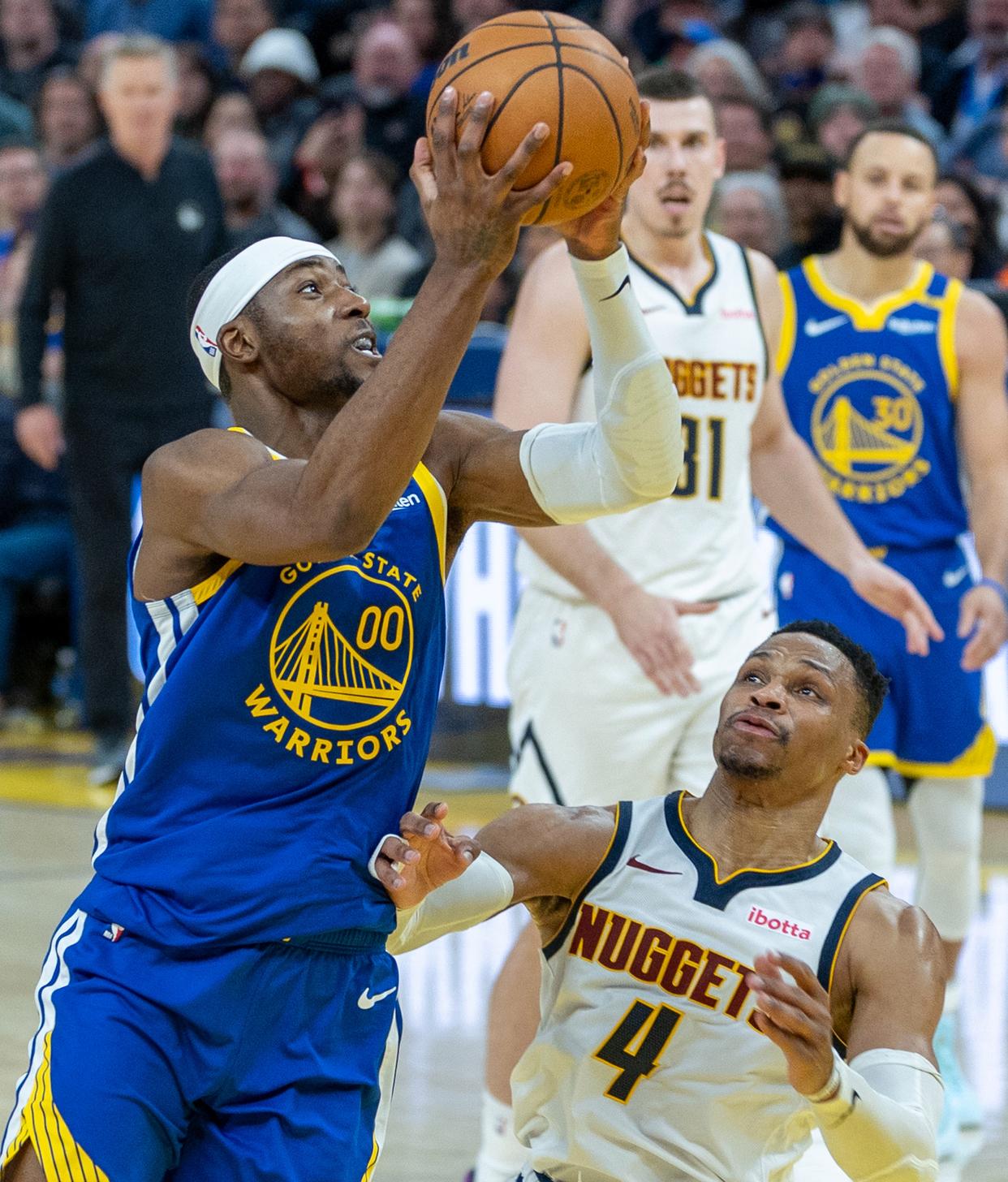 开云平台-勇士双杀掘金，取得连胜