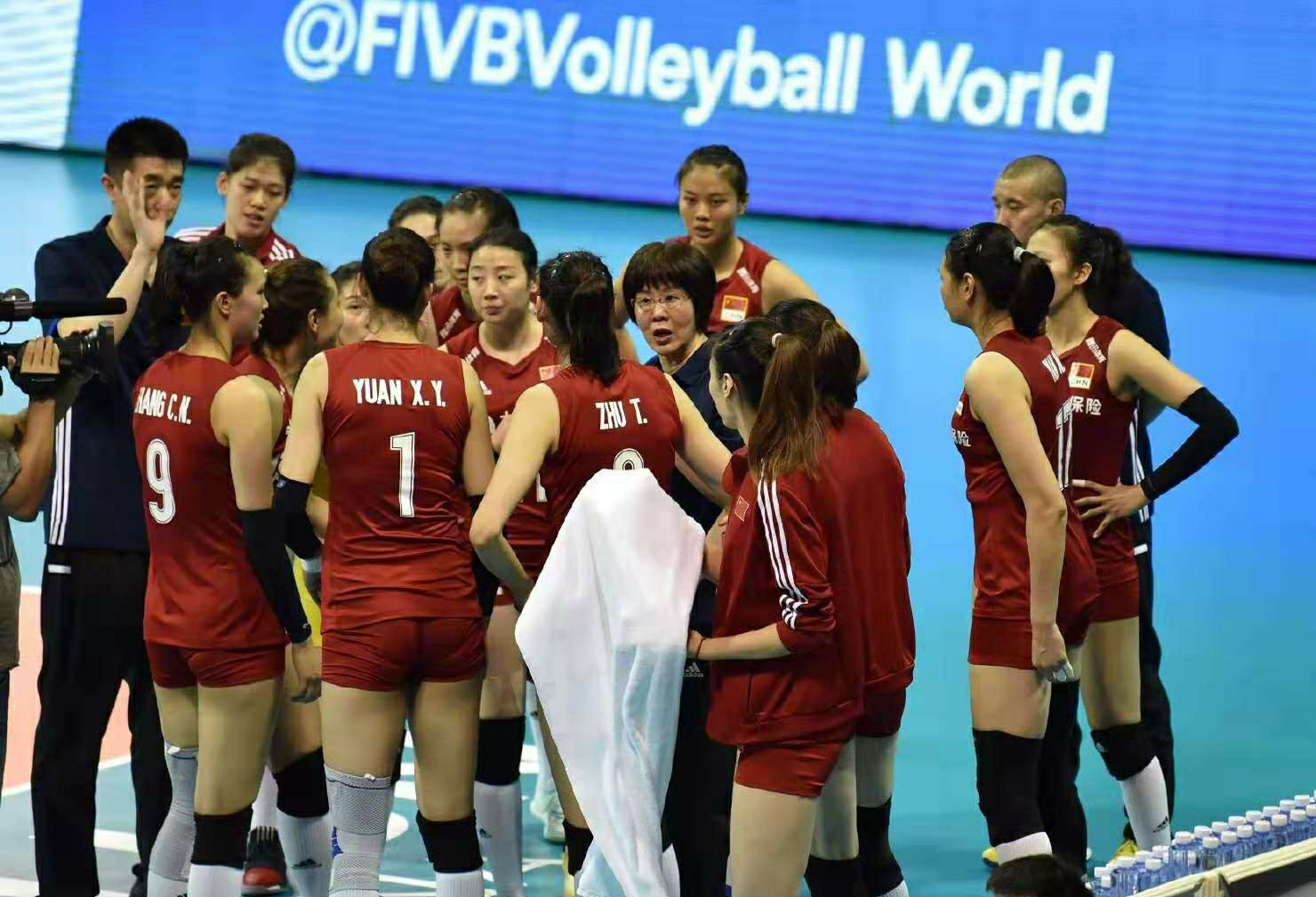 教练临场指挥发挥大作用,带队打出精彩表现赢得掌声的简单介绍 教练临场指挥发挥大作用,带队打出精彩表现赢得掌声的简单介绍