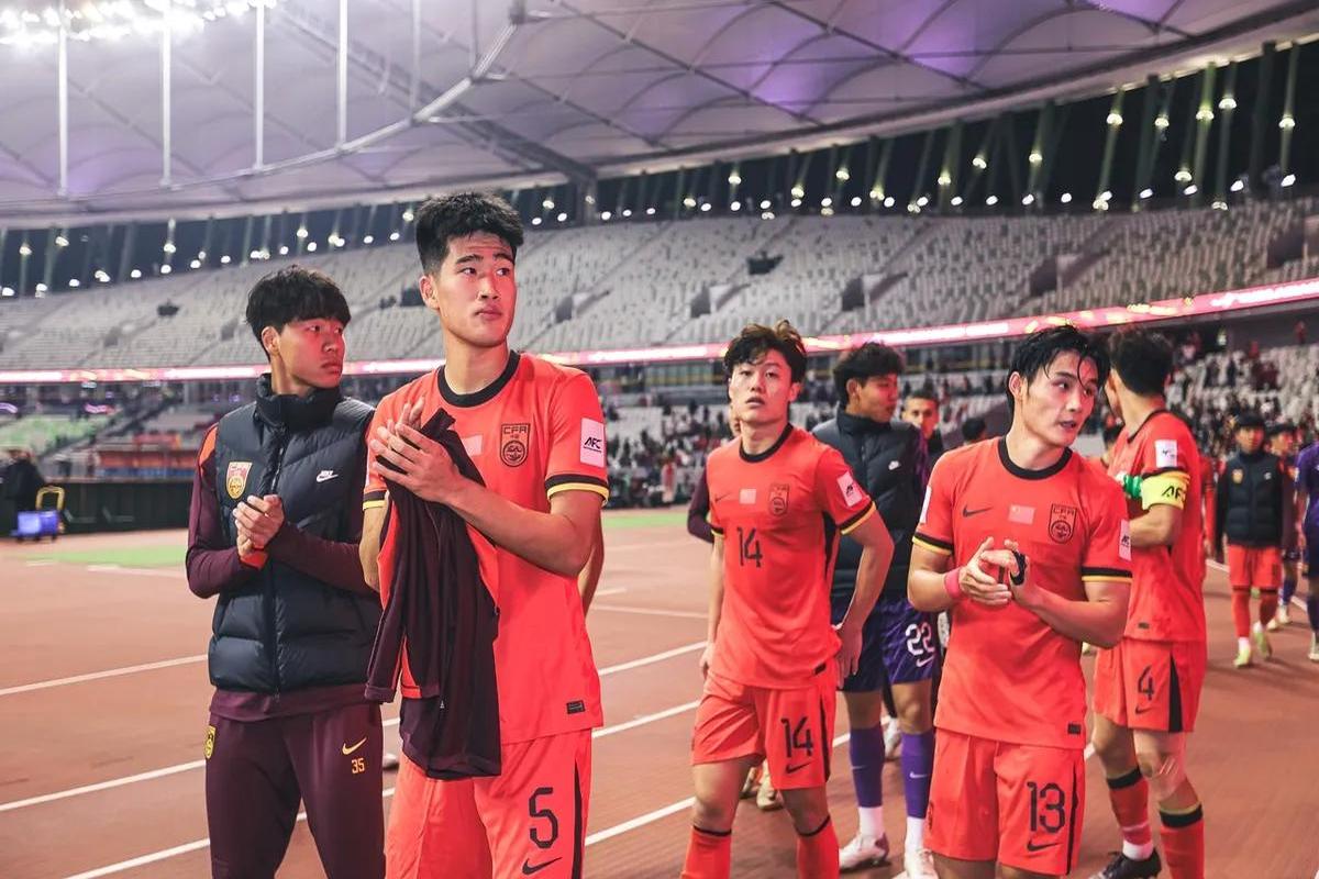 青年才俊成为球队亮点,表现受到瞩目 青年才俊成为球队亮点,表现受到瞩目