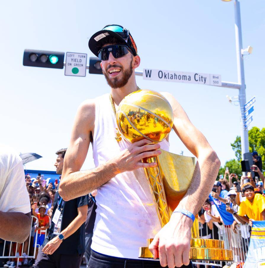 包含联盟年度夺冠赛事开幕，争夺盛大奖杯的词条