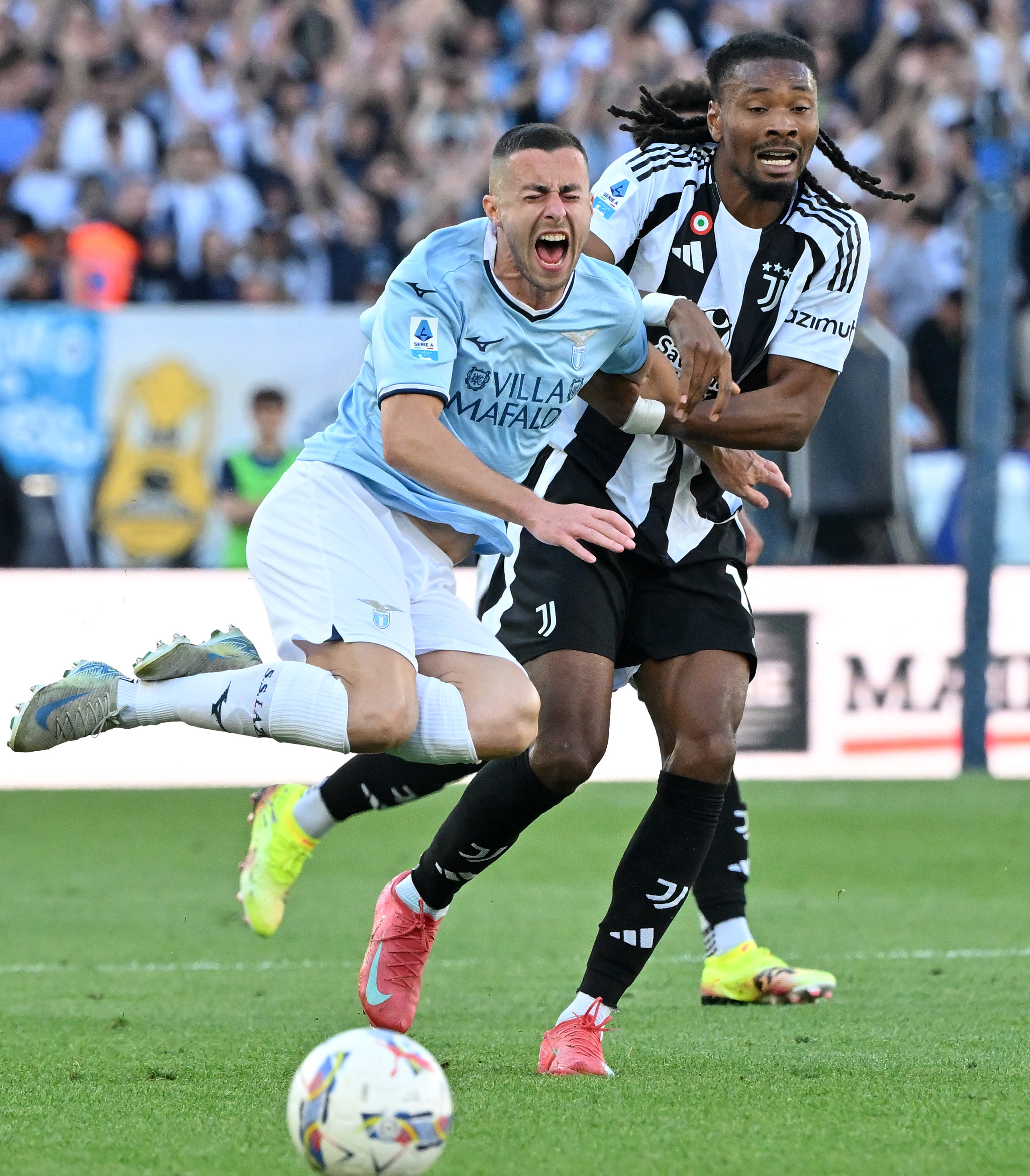 尤文中场拉比奥打入精彩进球,为球队带来胜利 尤文中场拉比奥打入精彩进球,为球队带来胜利