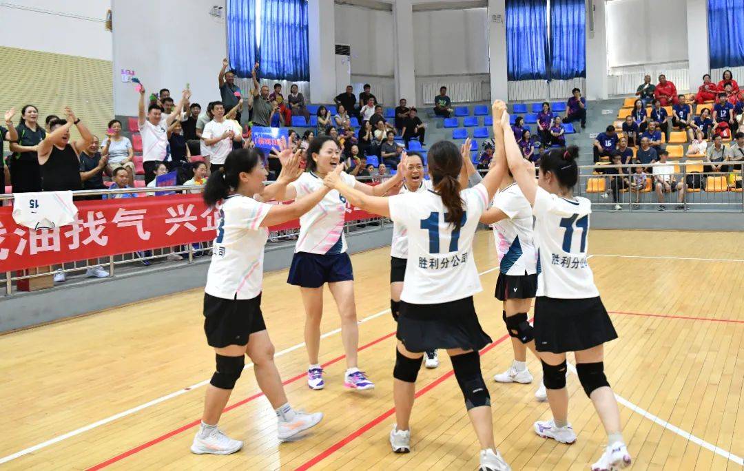 开云体育官方网站-比赛中球员们展现了卓越的技术和团队合作，赢得了观众的喝彩