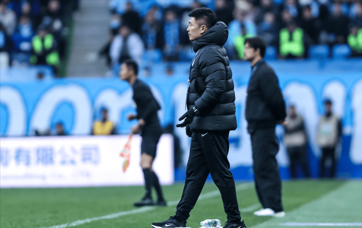 比赛中球队掌握主动,成功击败对手 比赛中球队掌握主动,成功击败对手