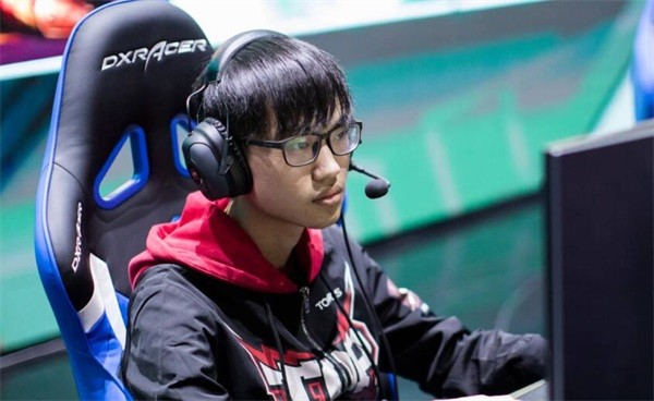 开云APP-FNC血洗RNG，Knight送出助攻的简单介绍