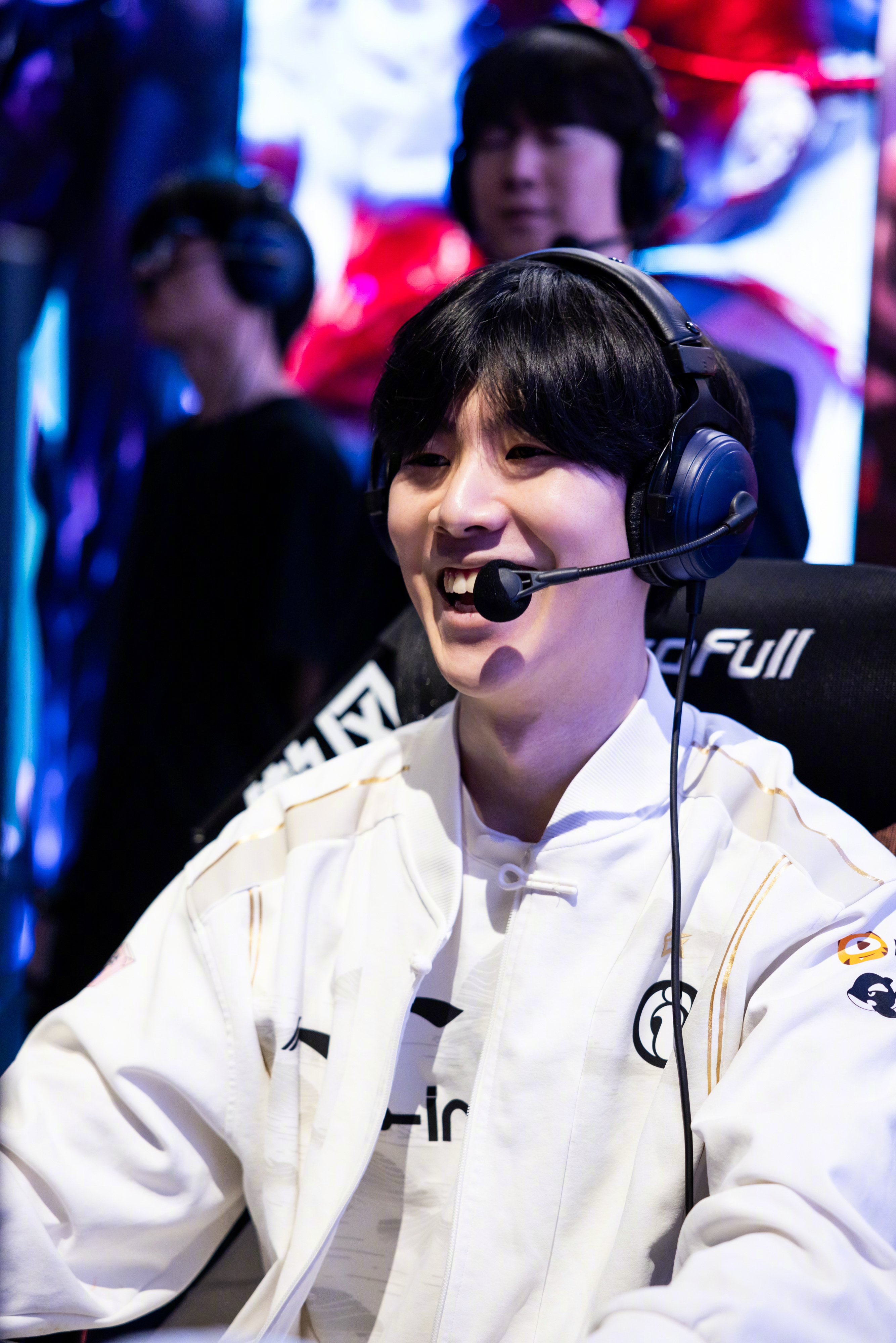 开云平台-包含LPL明星选手受伤退赛，引发热议的词条